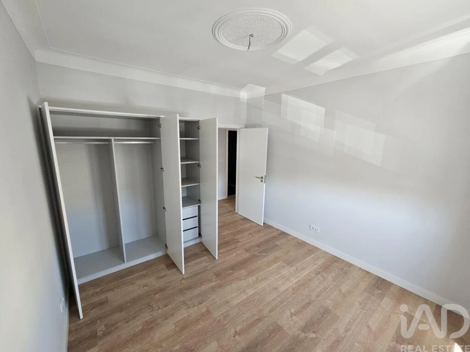 Apartamento T2 para Venda em Loures Foto 24