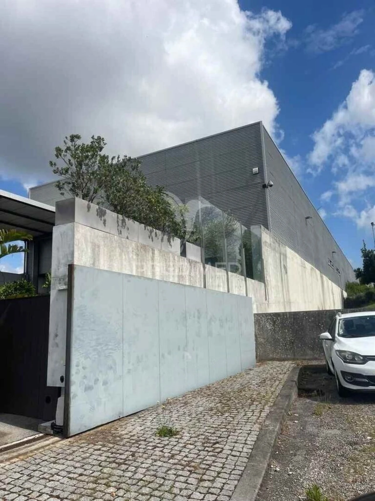 Armazém para Venda em São João da Madeira Foto 1