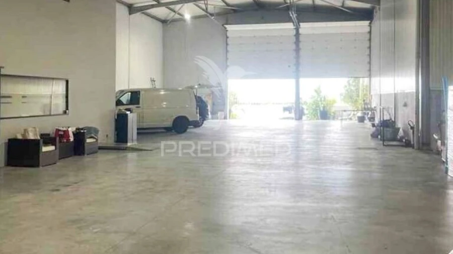 Armazém para Venda em São João da Madeira