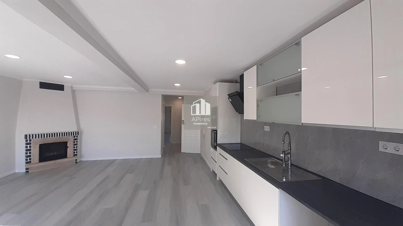 Apartamento T4 para Venda em Amora Foto 6