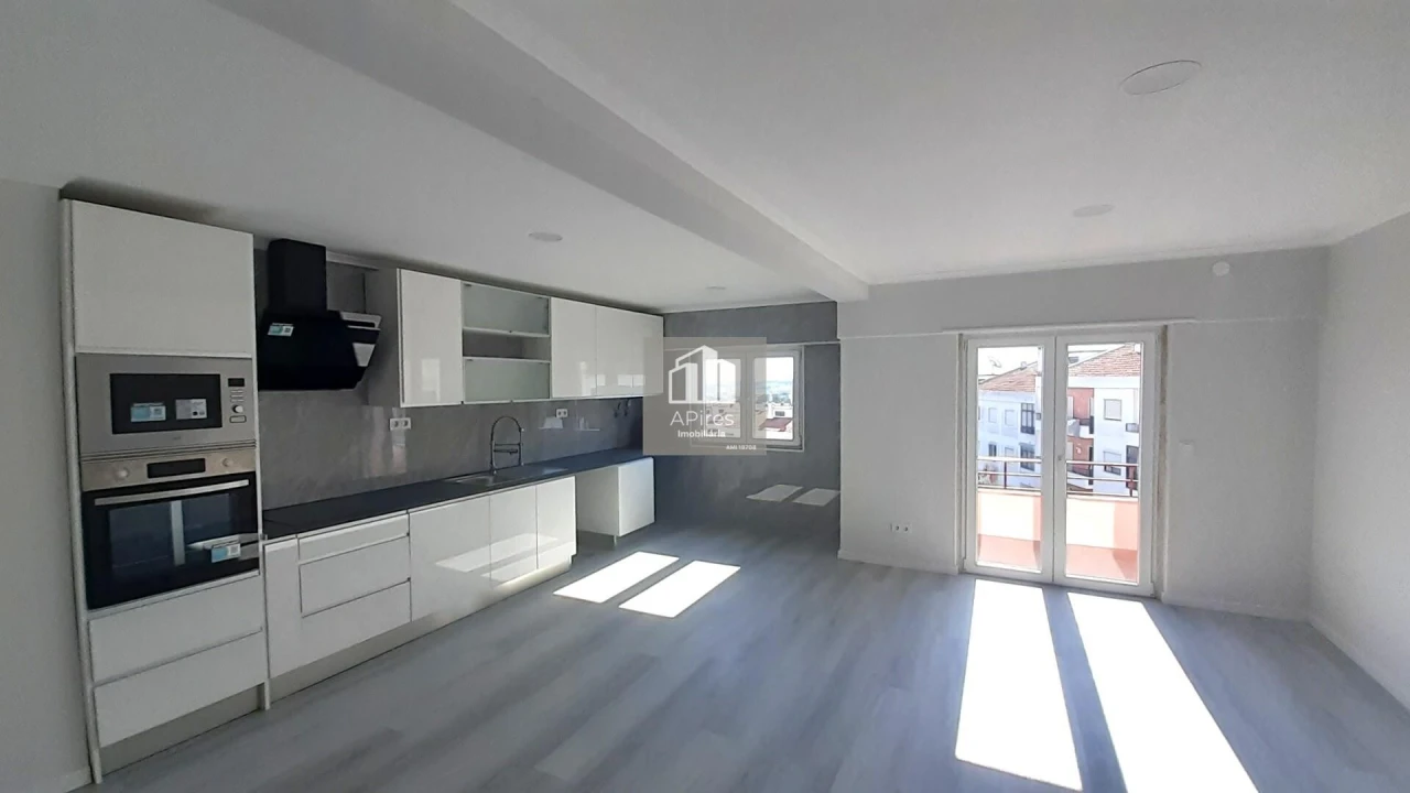 Apartamento T4 para Venda em Amora Foto 1
