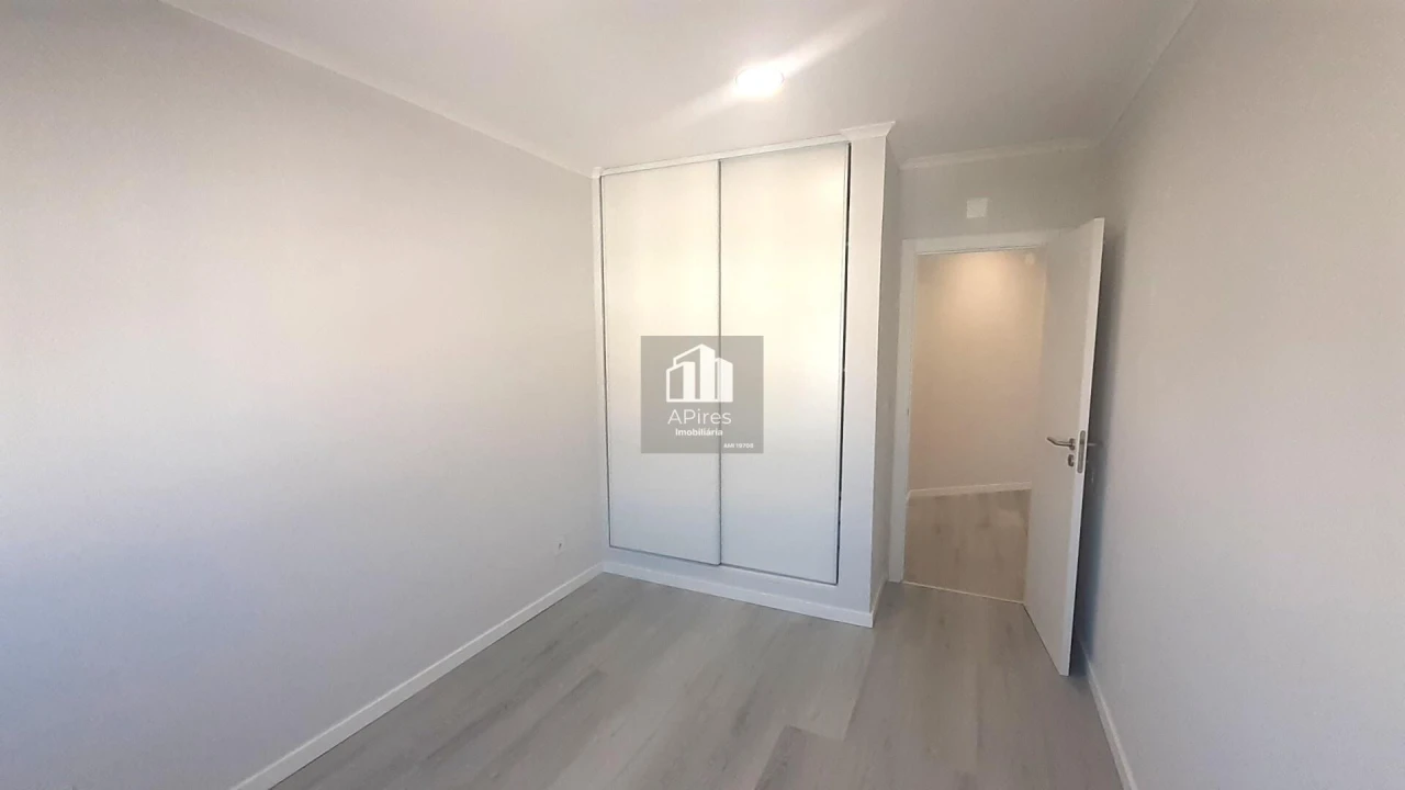 Apartamento T4 para Venda em Amora Foto 9