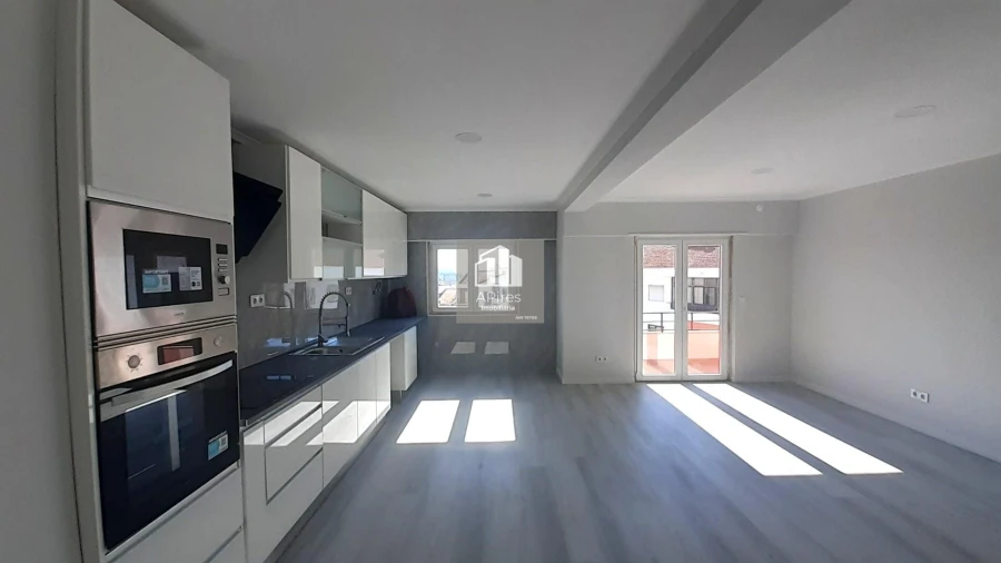 Apartamento T4 para Venda em Amora Foto 4