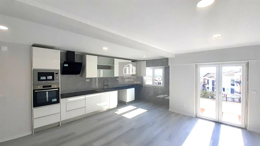 Apartamento T4 para Venda em Amora Foto 2