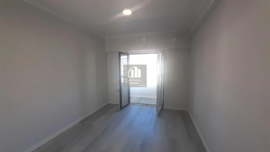 Apartamento T4 para Venda em Amora Foto 23