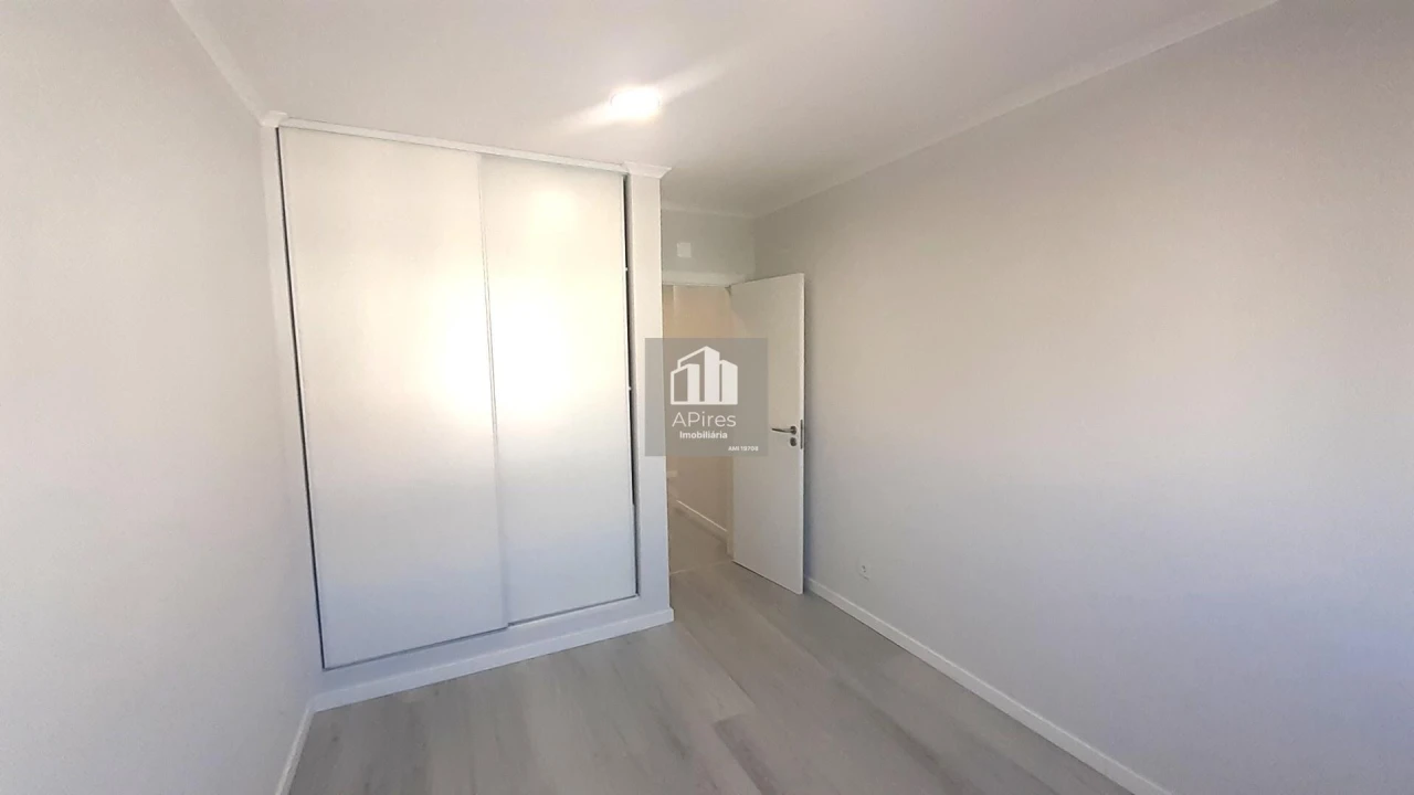 Apartamento T4 para Venda em Amora Foto 13