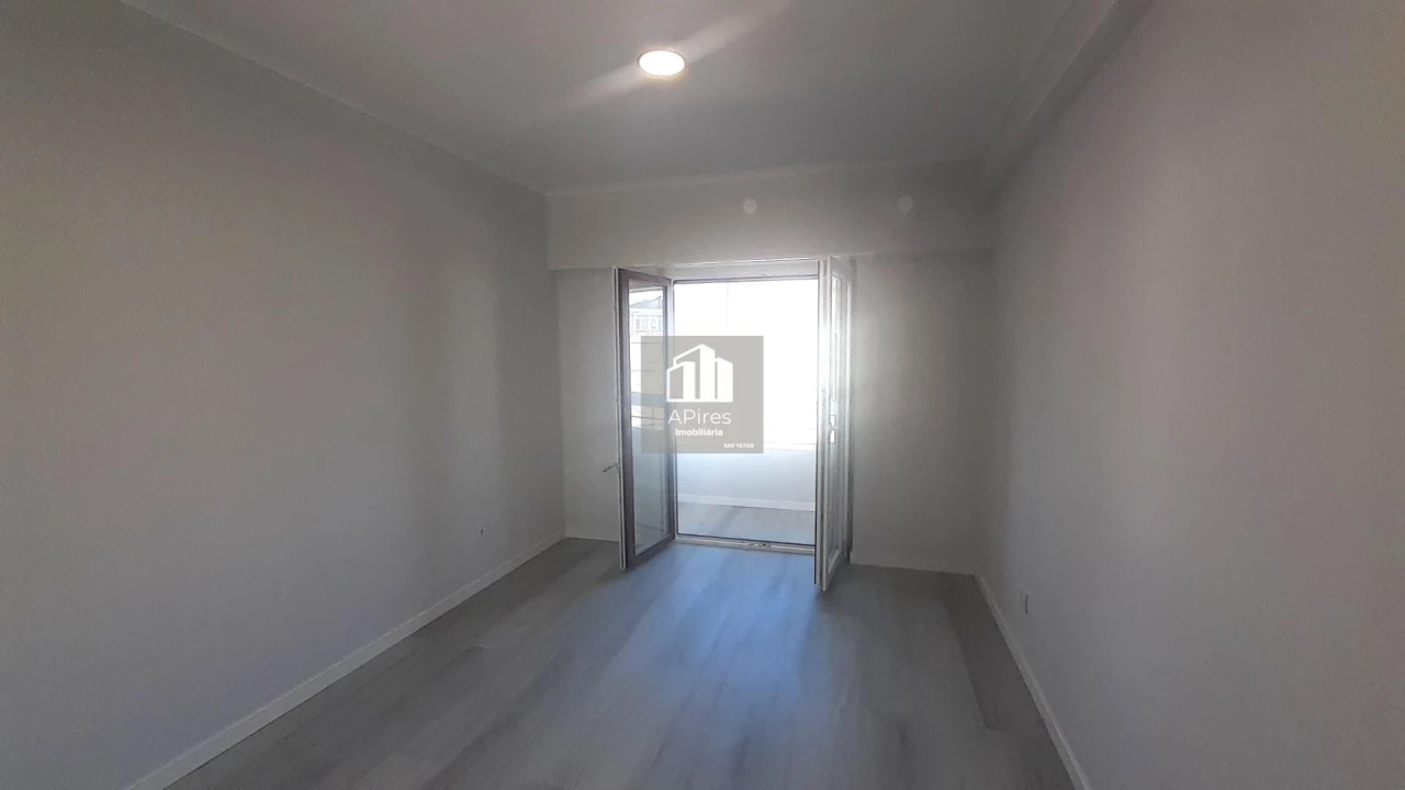 Apartamento T4 para Venda em Amora Foto 23