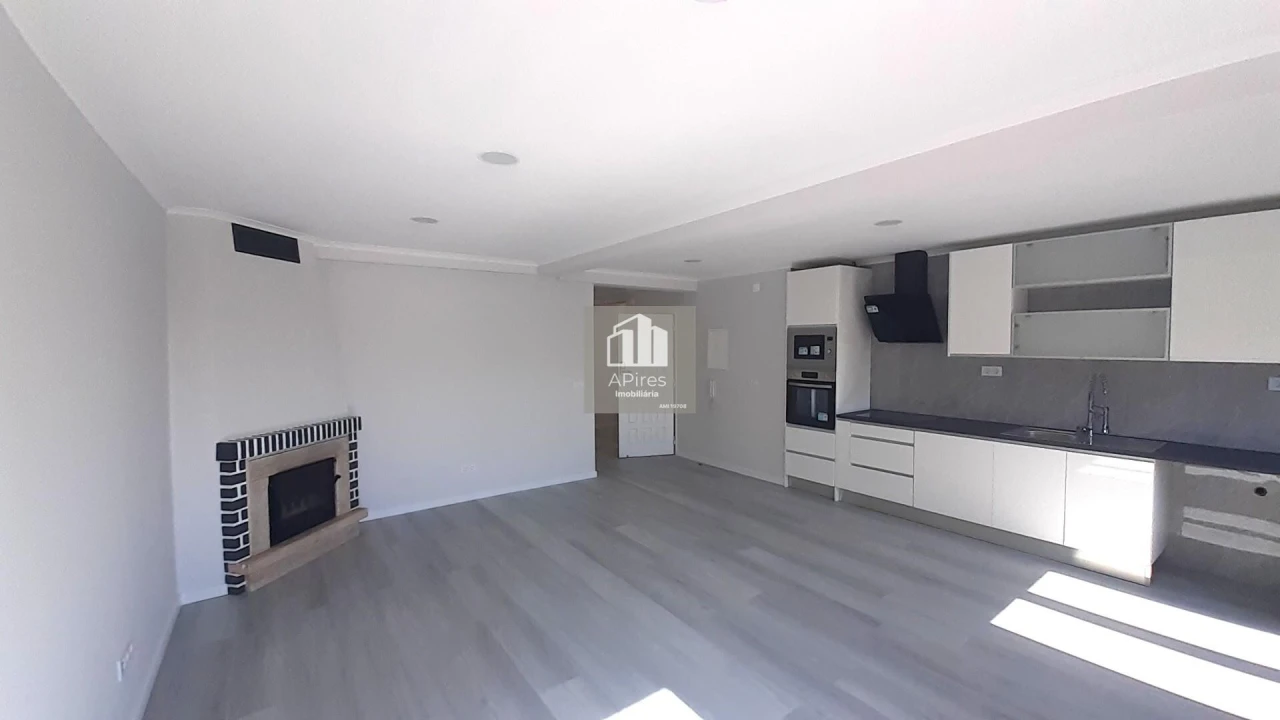 Apartamento T4 para Venda em Amora Foto 5