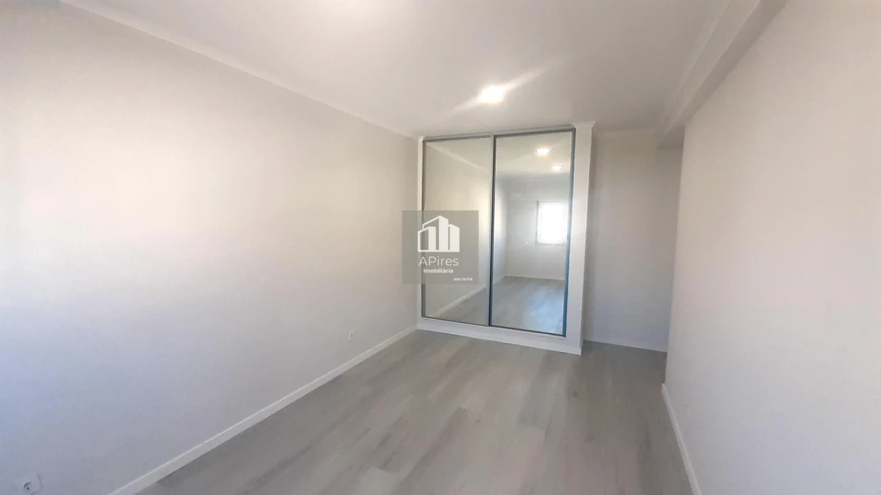 Apartamento T4 para Venda em Amora Foto 11