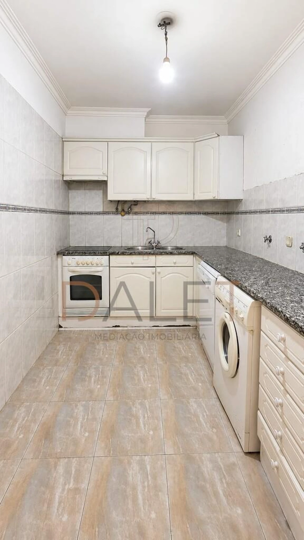 Apartamento T2 para Venda em Algueirão-Mem Martins Foto 2