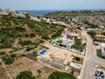 Moradia T4 para Venda em Albufeira e Olhos de Água