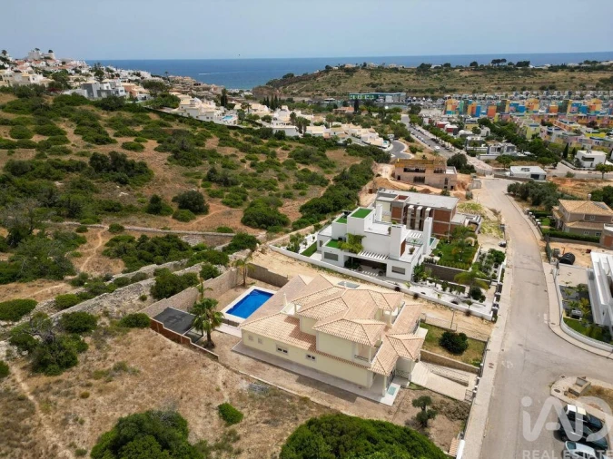 Moradia T4 para Venda em Albufeira e Olhos de Água Foto 2