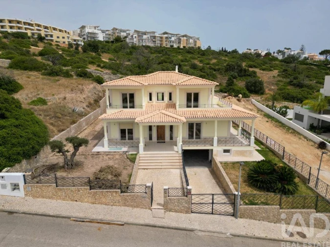 Moradia T4 para Venda em Albufeira e Olhos de Água Foto 3