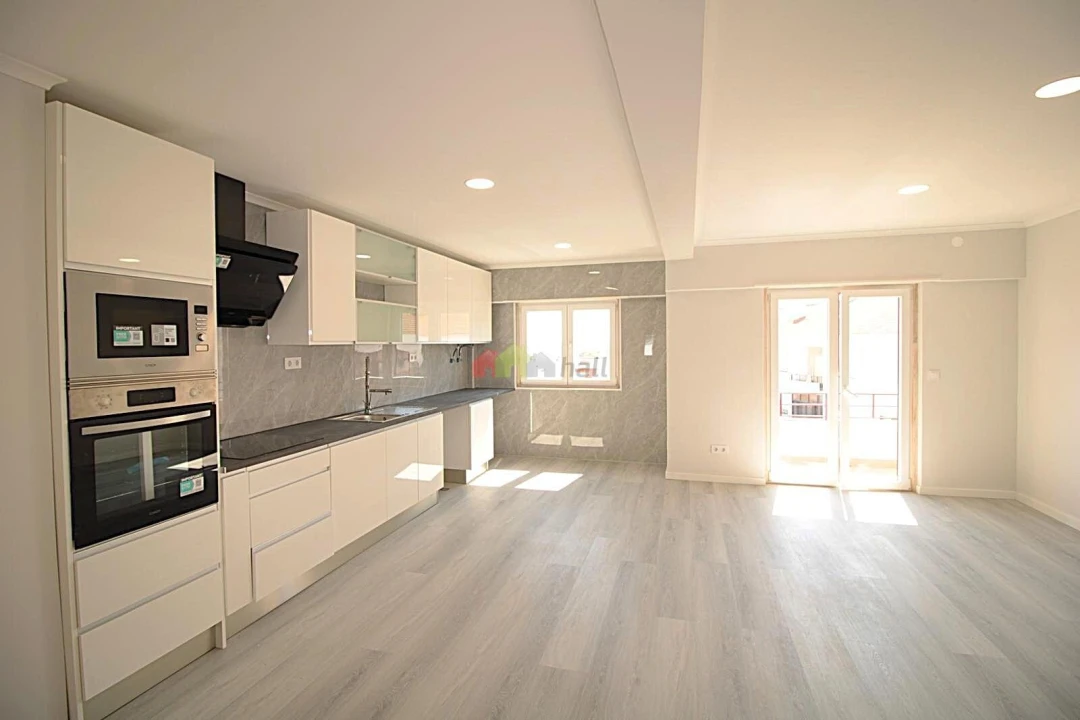 Apartamento T4 para Venda em Amora Foto 5