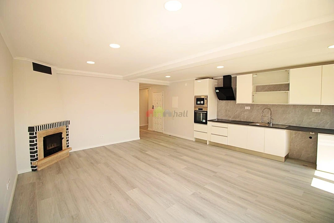 Apartamento T4 para Venda em Amora Foto 4