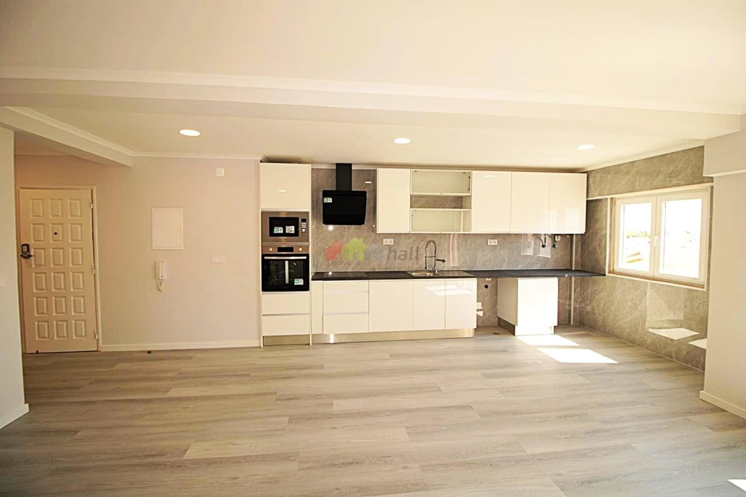 Apartamento T4 para Venda em Amora Foto 1