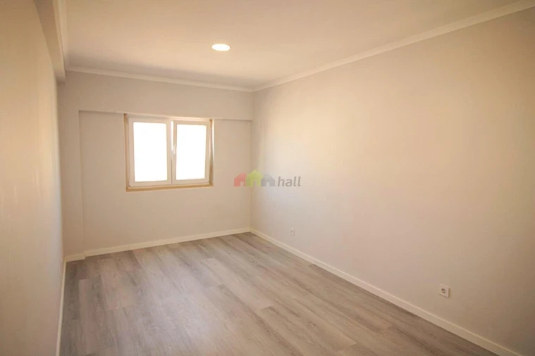 Apartamento T4 para Venda em Amora Foto 8