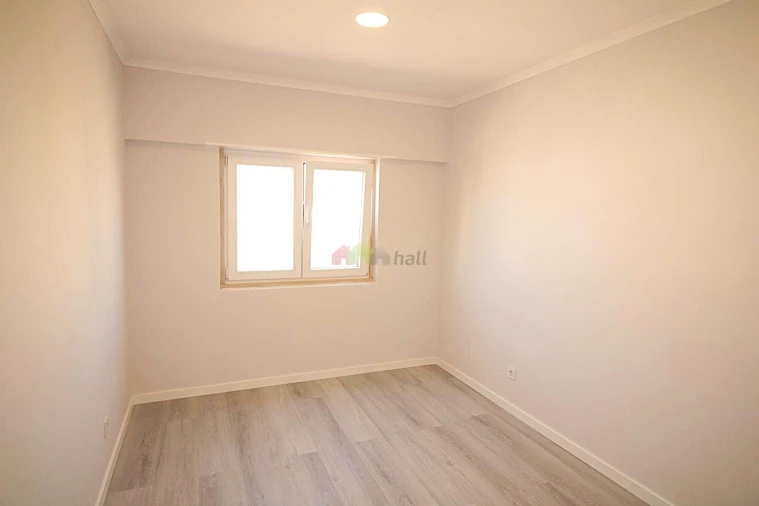 Apartamento T4 para Venda em Amora Foto 6