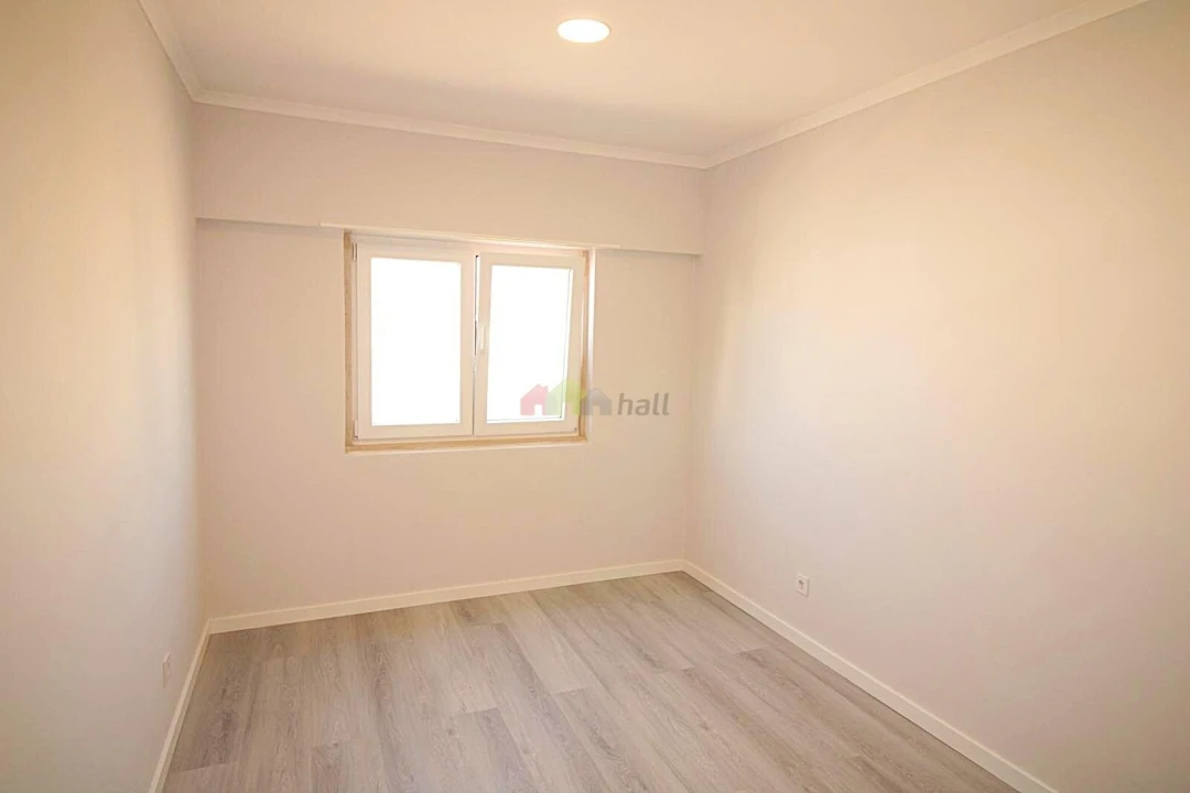 Apartamento T4 para Venda em Amora Foto 6