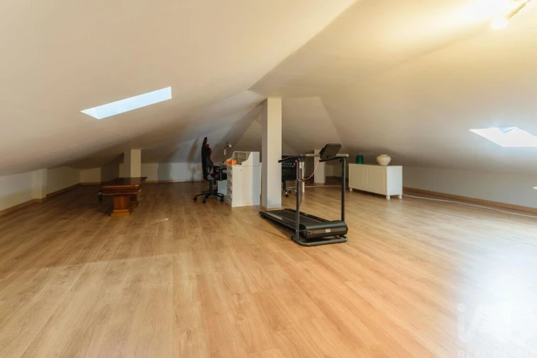 Moradia T5 para Venda em Santa Iria de Azoia, São João da Talha e Bobadela Foto 28