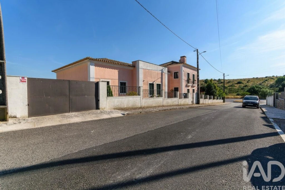 Moradia T5 para Venda em Santa Iria de Azoia, São João da Talha e Bobadela Foto 36