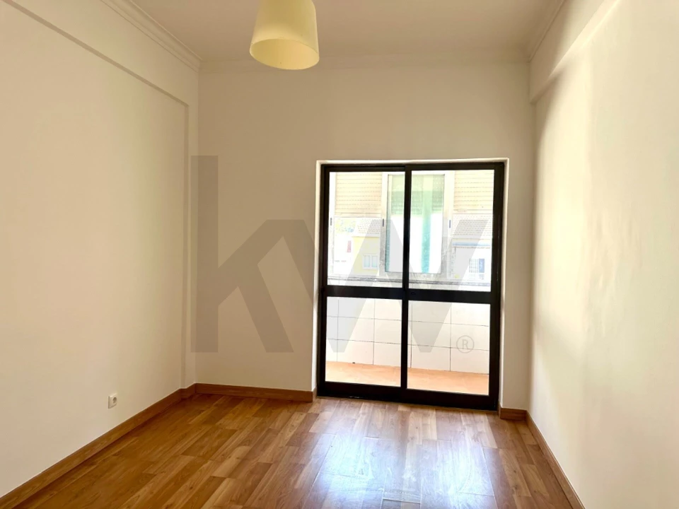 Apartamento T2 para Venda em Almada, Cova da Piedade, Pragal e Cacilhas Foto 2
