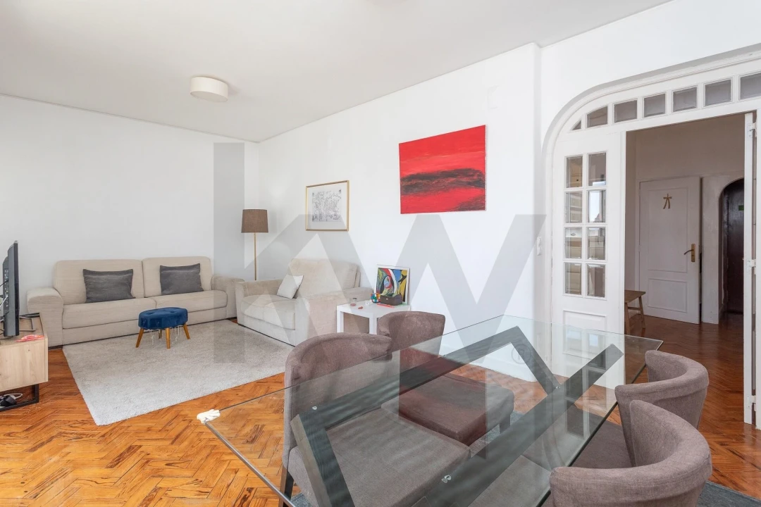 Apartamento T4 para Venda em Alvalade Foto 3
