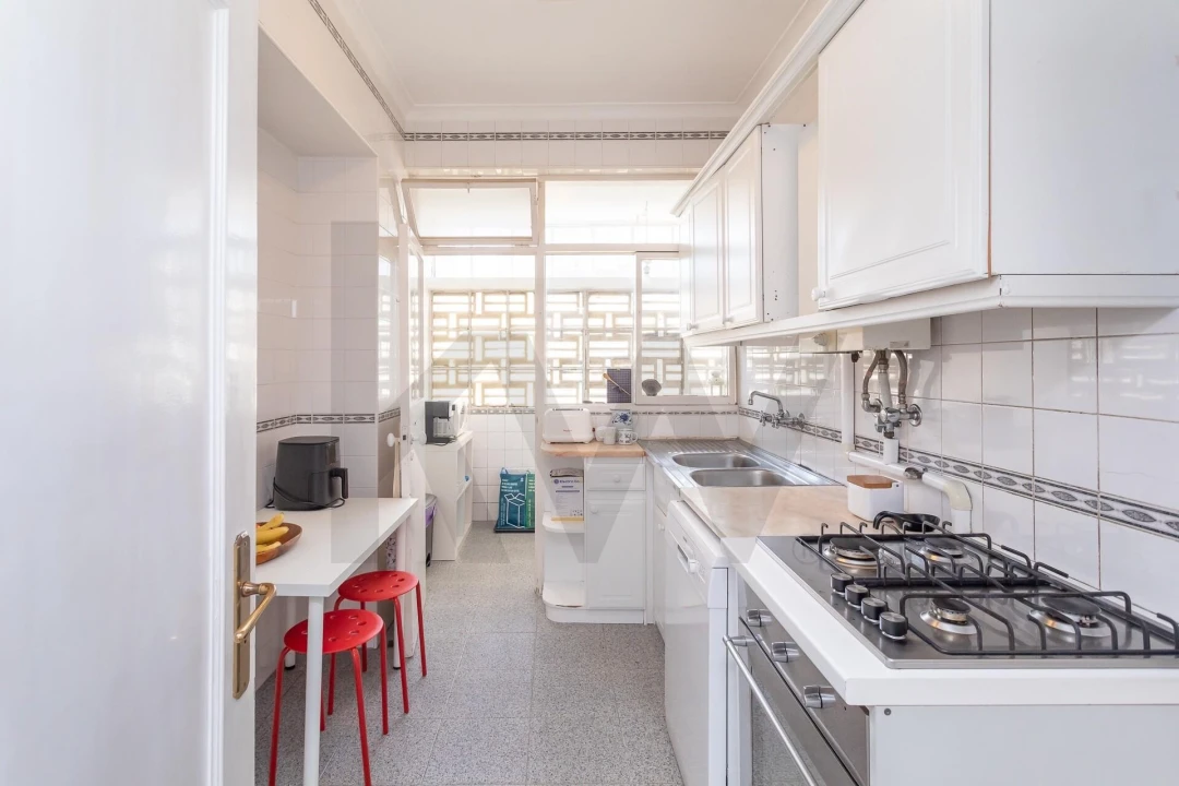 Apartamento T4 para Venda em Alvalade Foto 4