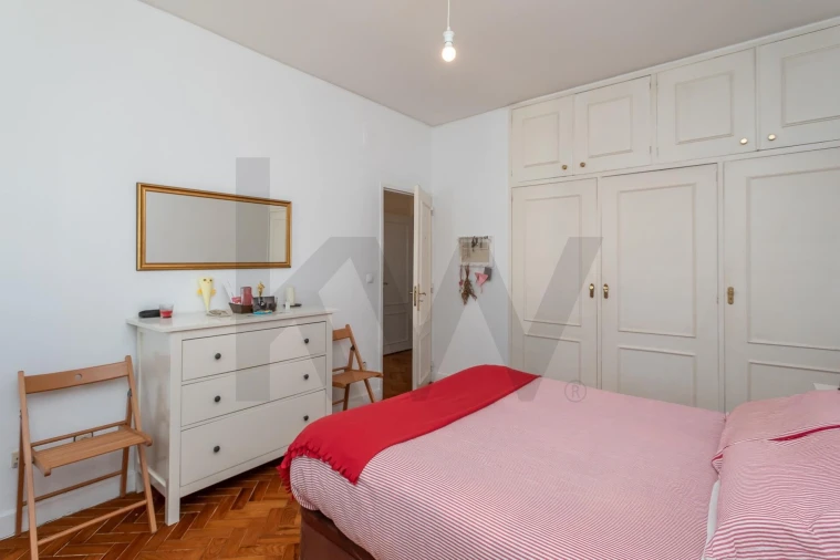 Apartamento T4 para Venda em Alvalade Foto 7