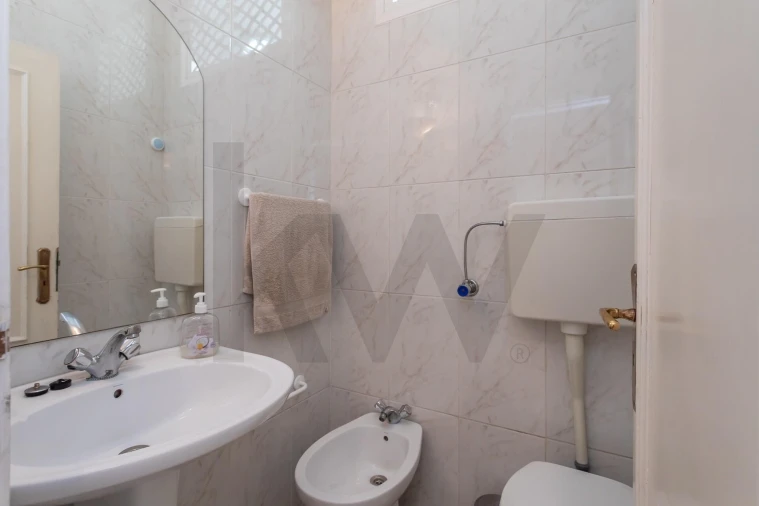 Apartamento T4 para Venda em Alvalade Foto 32