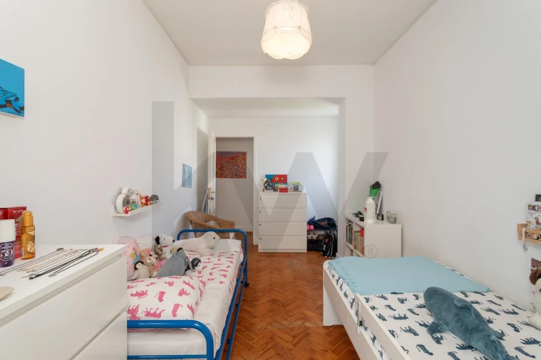 Apartamento T4 para Venda em Alvalade Foto 12