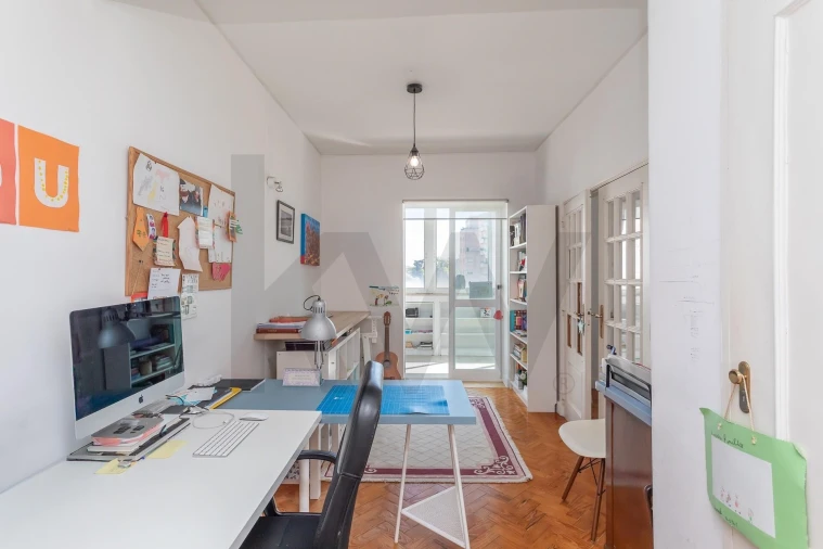 Apartamento T4 para Venda em Alvalade Foto 8
