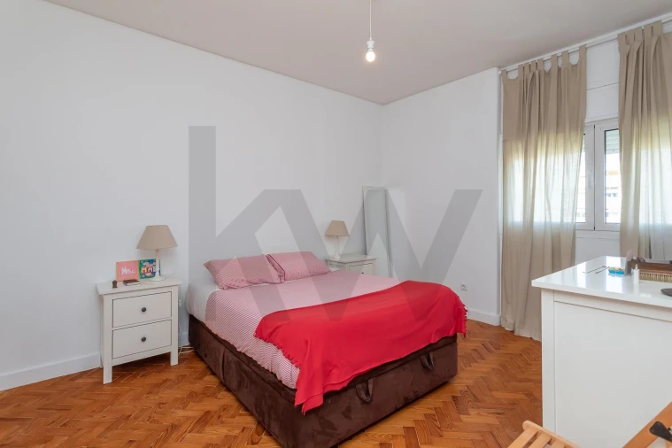 Apartamento T4 para Venda em Alvalade Foto 6