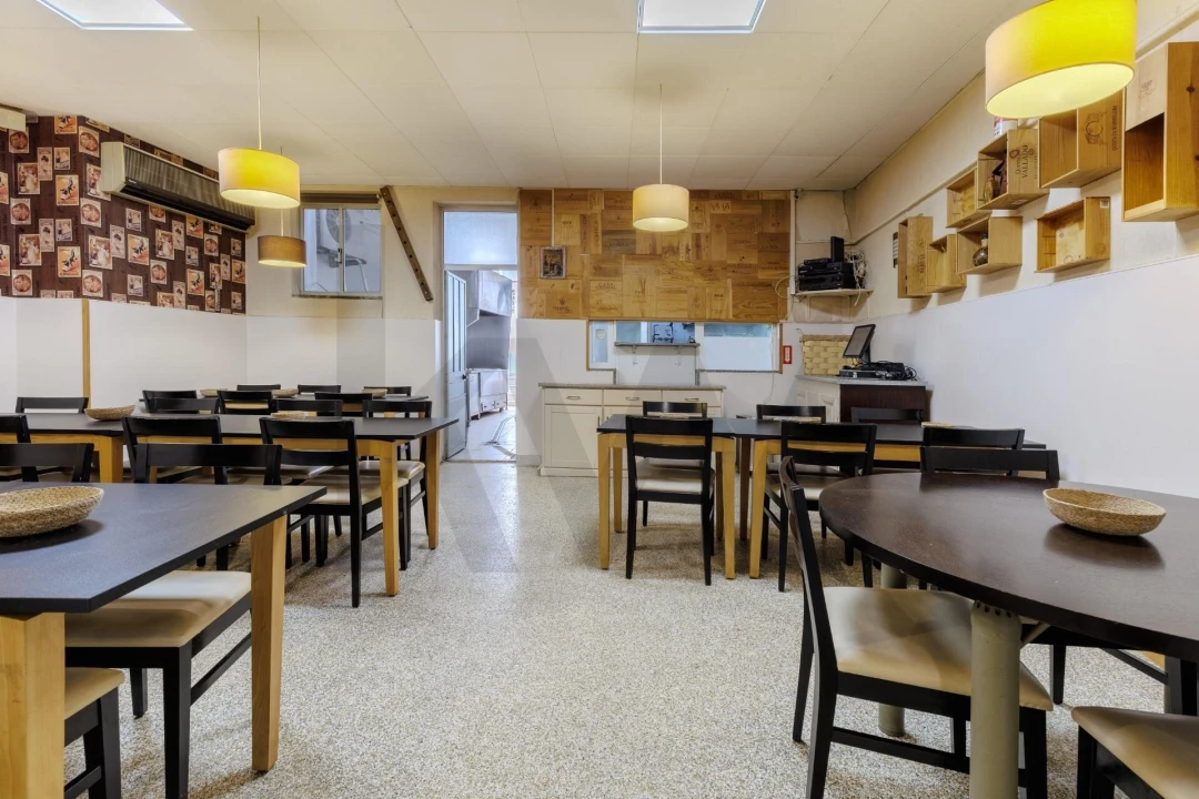 Prédio para Venda em Romeira e Várzea Foto 61