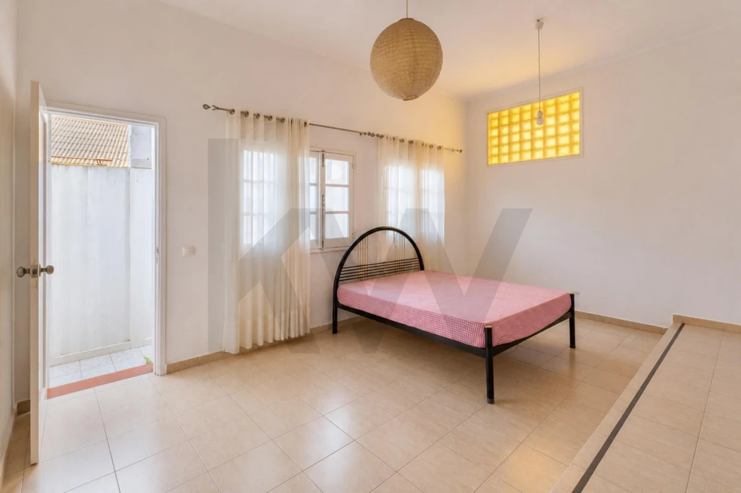 Prédio para Venda em Romeira e Várzea Foto 28