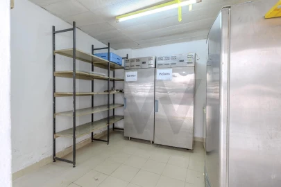 Prédio para Venda em Romeira e Várzea