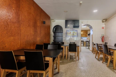 Prédio para Venda em Romeira e Várzea