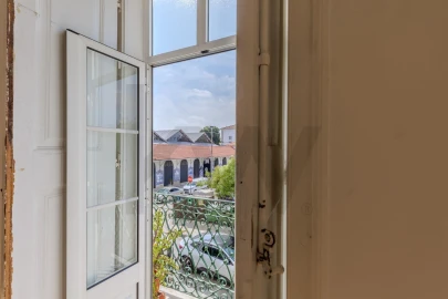 Prédio para Venda em Romeira e Várzea