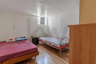 Prédio para Venda em Romeira e Várzea