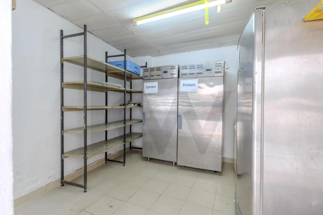 Prédio para Venda em Romeira e Várzea Foto 53