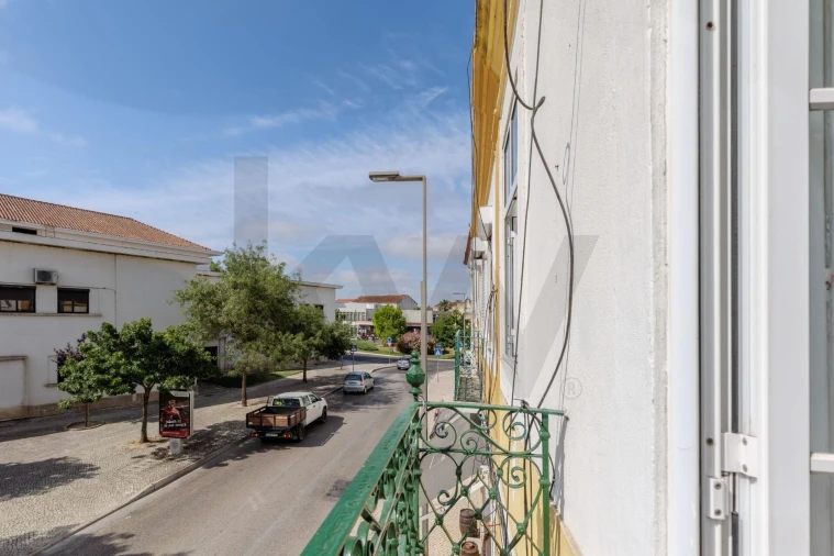 Prédio para Venda em Romeira e Várzea Foto 16