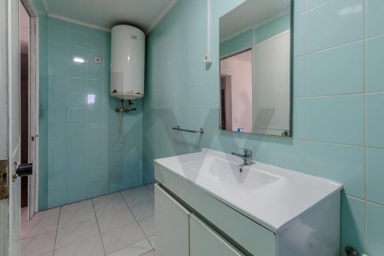 Prédio para Venda em Romeira e Várzea Foto 21