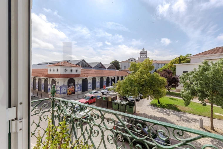 Prédio para Venda em Romeira e Várzea Foto 14