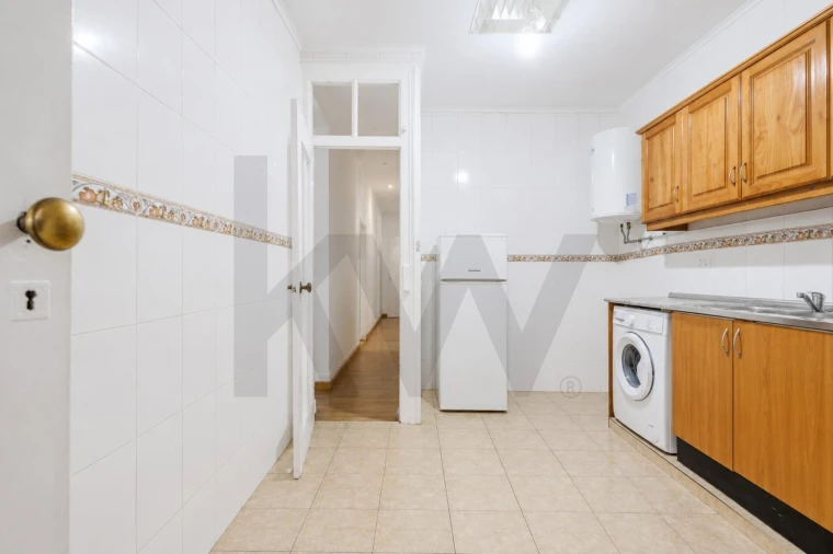Prédio para Venda em Romeira e Várzea Foto 25