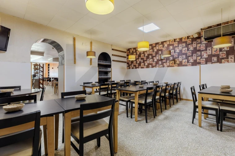 Prédio para Venda em Romeira e Várzea Foto 55