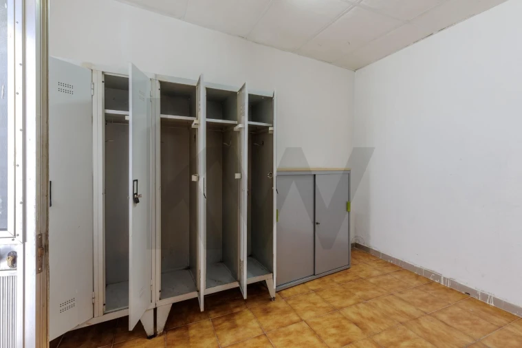 Prédio para Venda em Romeira e Várzea Foto 46