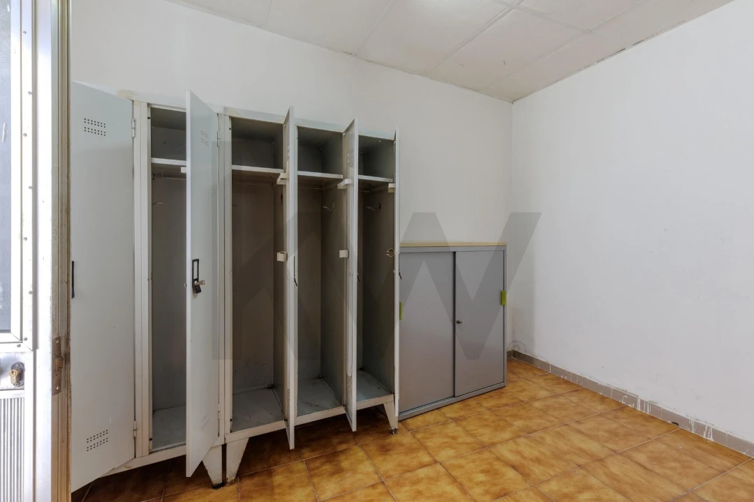 Prédio para Venda em Romeira e Várzea Foto 46