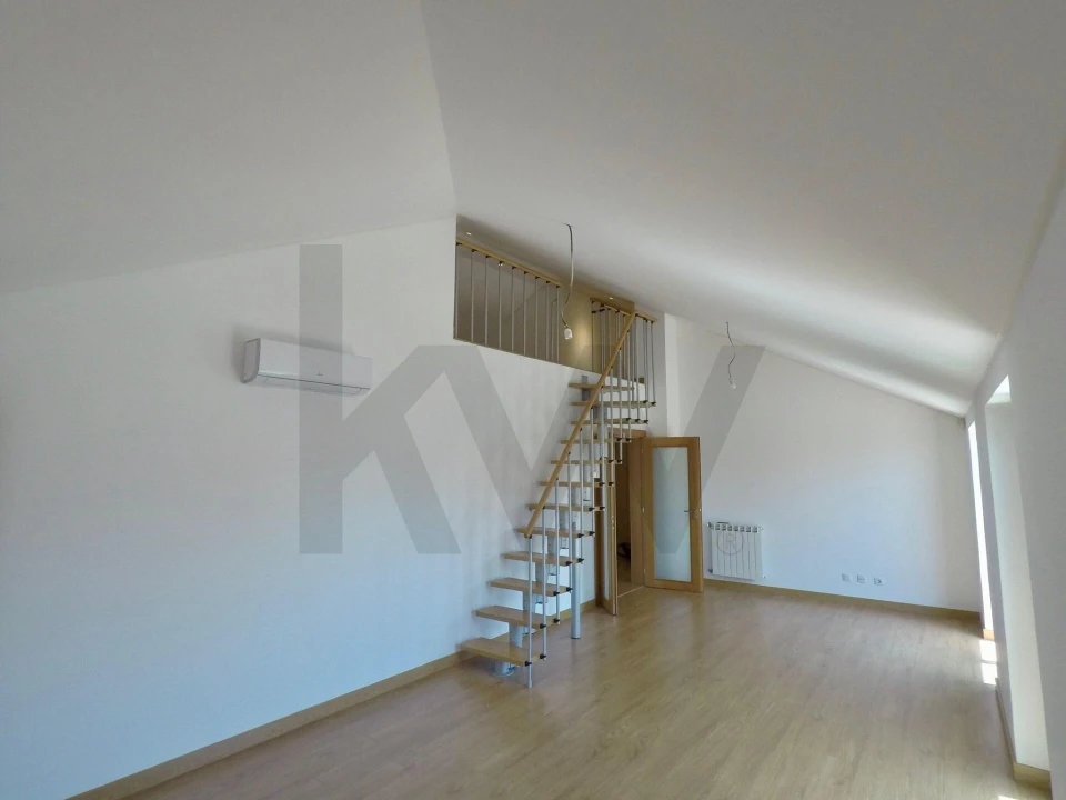 Apartamento T3 para Arrendamento em Alcabideche Foto 8
