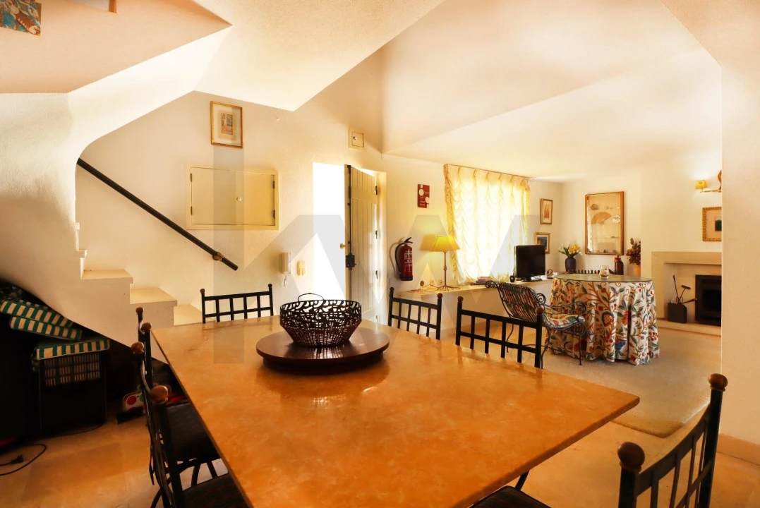 Apartamento T1 para Arrendamento em Colares Foto 11