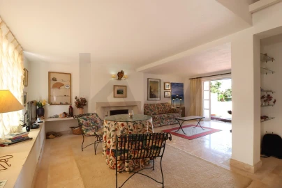 Apartamento T1 para Arrendamento em Colares